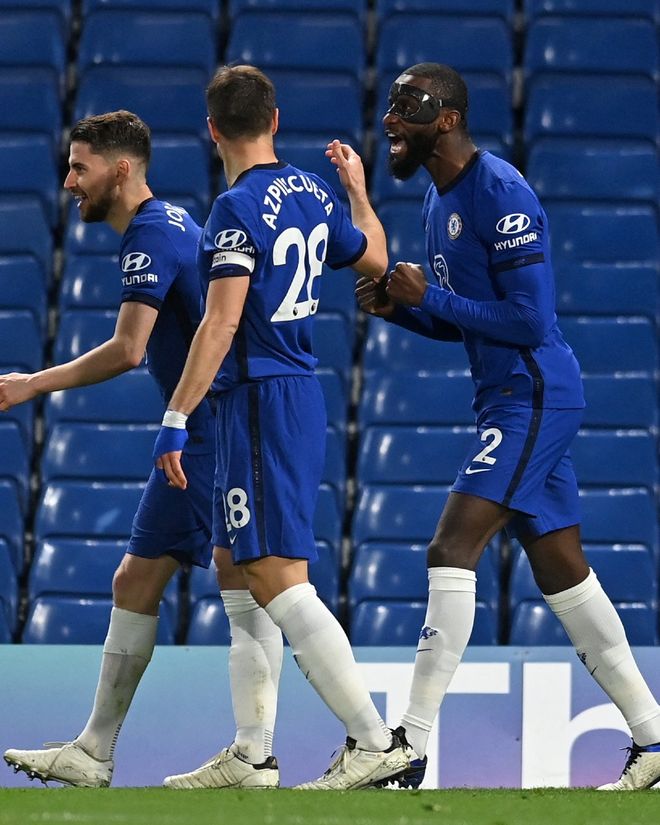 达尼洛同时斩获两座欧冠&解放者杯冠军，为历史首人