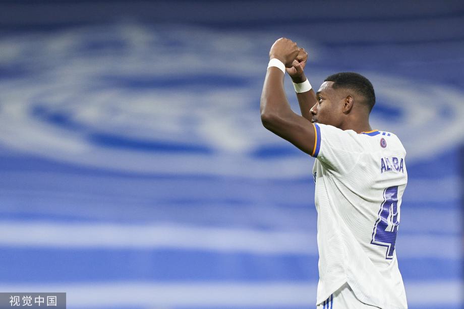 拉什福德：莱万告诉我要多传中，为孔德梅开二度感到高兴