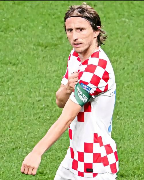 媒体人：北京国安要解散是假消息，想要帮助国安的人有很多